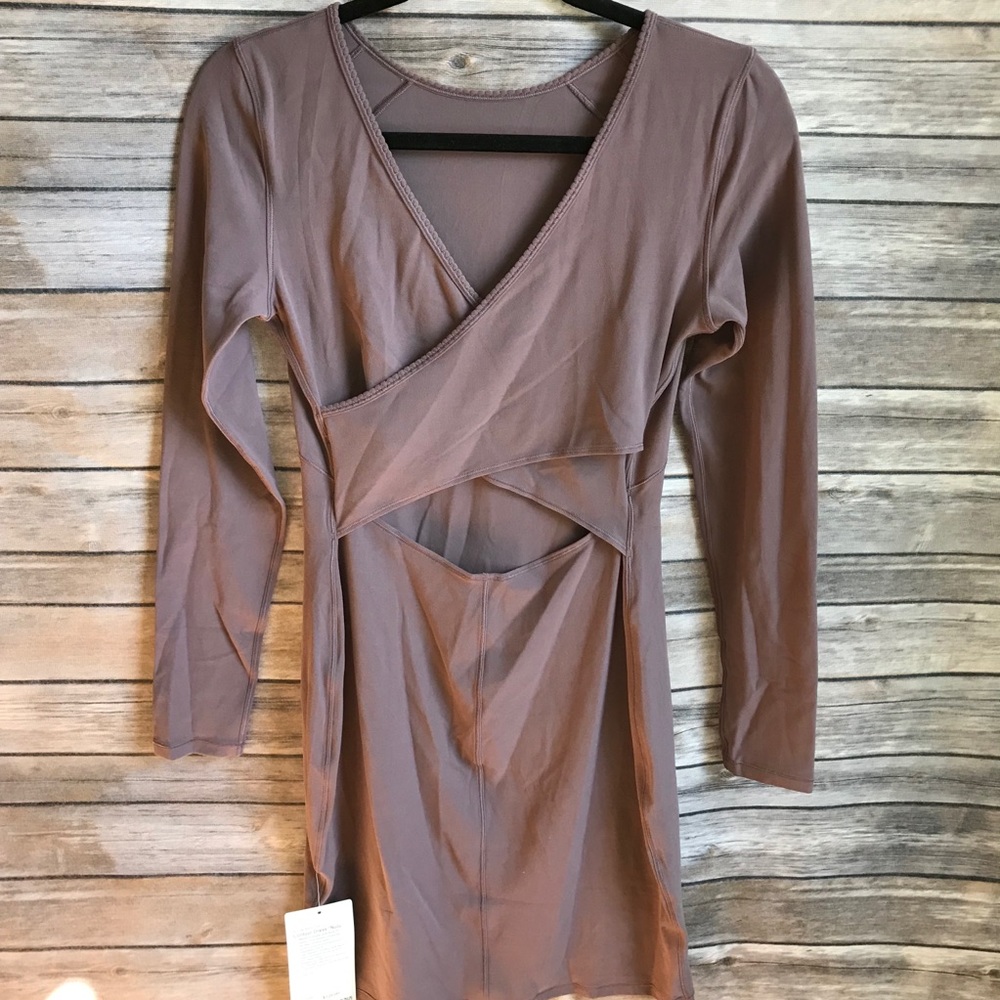 ➕ NWT lululemon contour dress long sleeve antique - Picture 1 of 5
